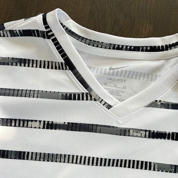 NWT NIKE Move to Zero DriFit Black White Stripe V Neck Athleisure Size XL - Picture 3 of 6